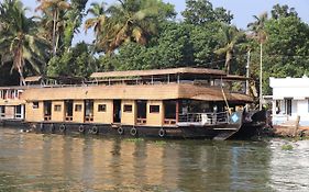 Friends Cruise, Nightstay Houseboat