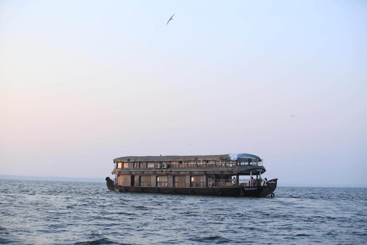 Friends Cruise, Nightstay Houseboat Alappuzha Exterior photo