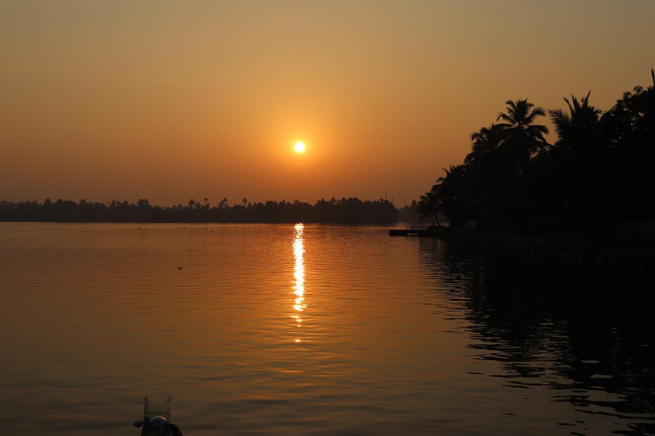Friends Cruise, Nightstay Houseboat Alappuzha Exterior photo