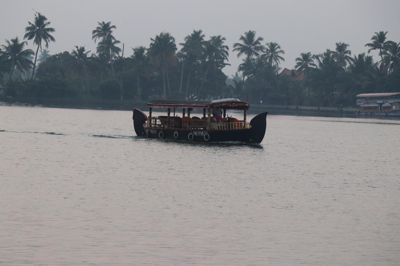 Friends Cruise, Nightstay Houseboat Alappuzha Exterior photo