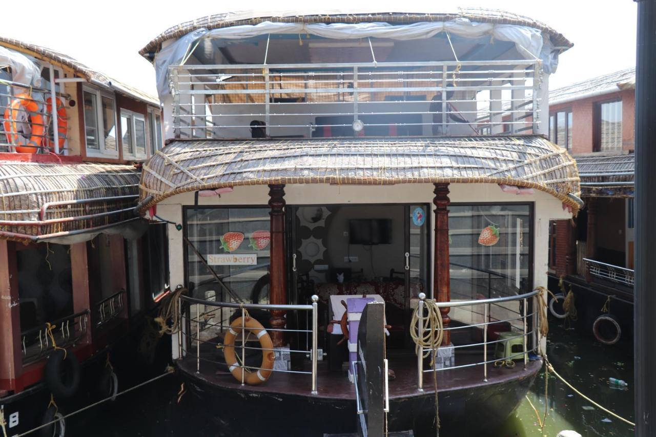 Friends Cruise, Nightstay Houseboat Alappuzha Exterior photo