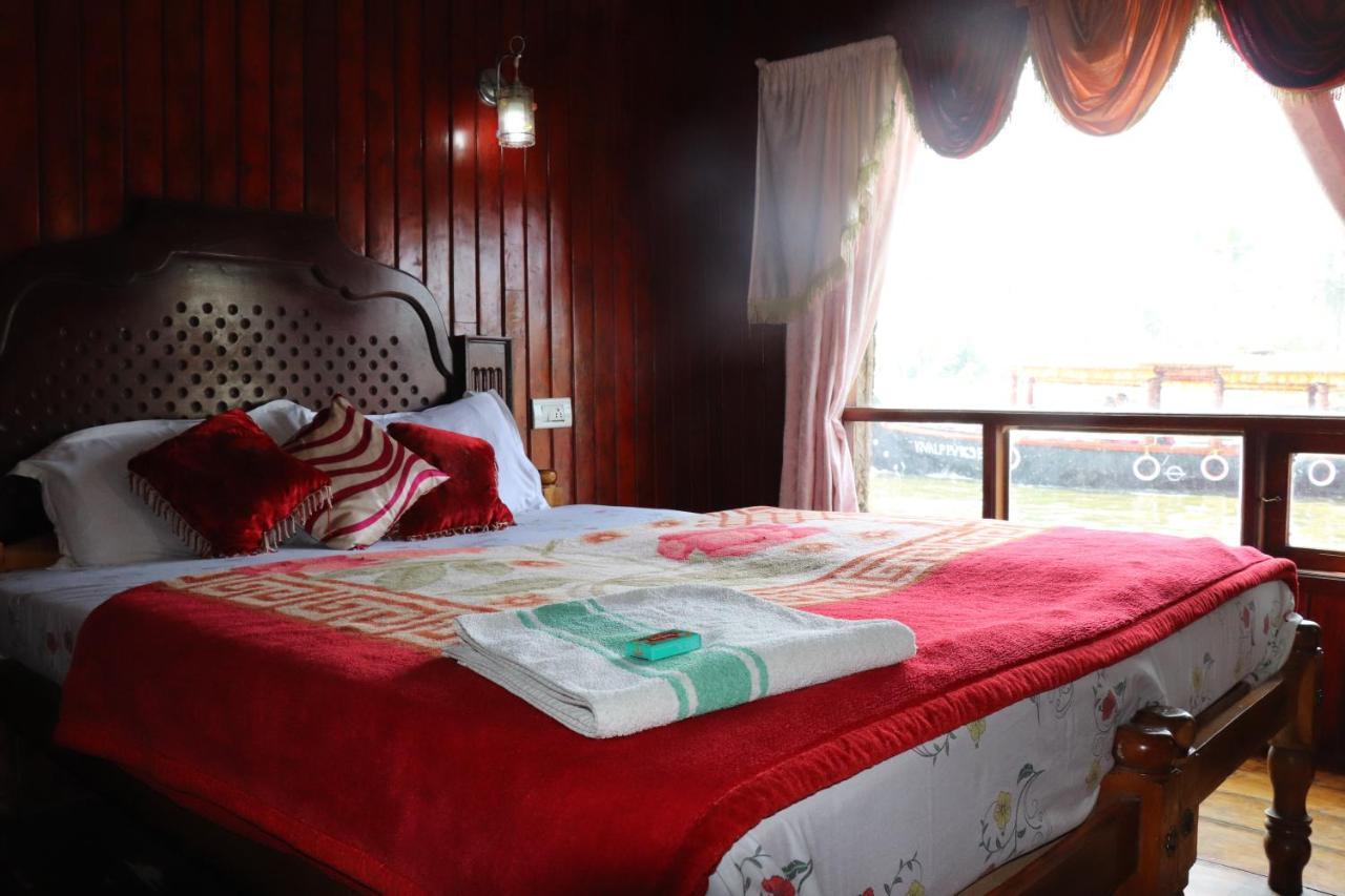 Friends Cruise, Nightstay Houseboat Alappuzha Exterior photo